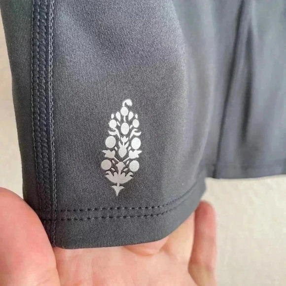 🆕 Free People Movement Iridescent Graphic Sports Bra S🆕 - Picture 7 of 11